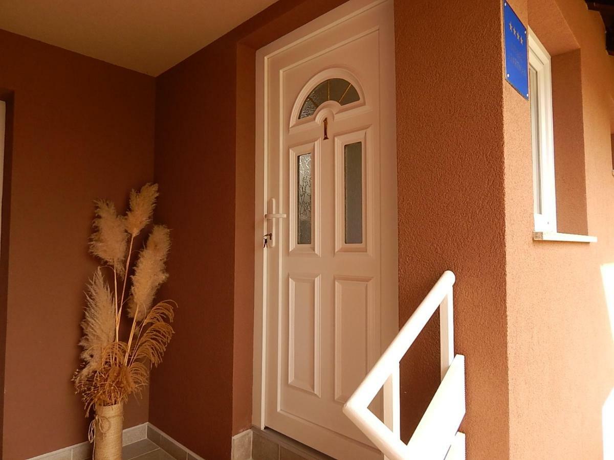 Studio Apartman Lakasa Rakovica Kültér fotó